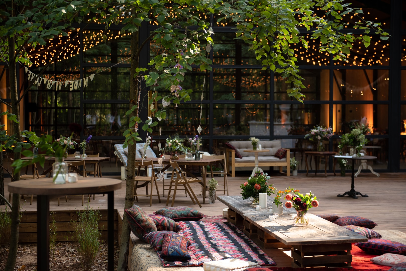 Hide — терраса и лаунж-зона